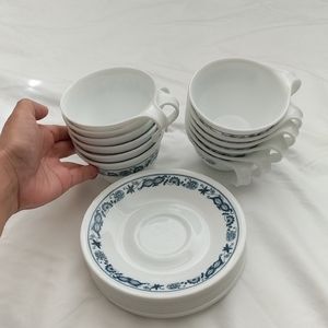 VINTAGE CORELLE. Set Of 12, Missing 1 Plate. Made In USA.
